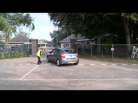 Open Dag Asielzoekerscentrum Schalkhaar: "Het is allemaal wel erg verouderd"