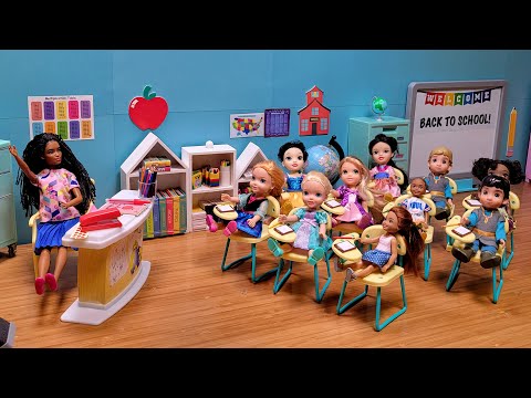 First day of school 2023 ! Elsa & Anna toddlers - Barbie is the new teacher - classroom fun