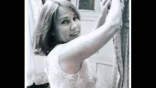 Iris DeMent - The Heart Tells The Story (Live with Lyrics).wmv