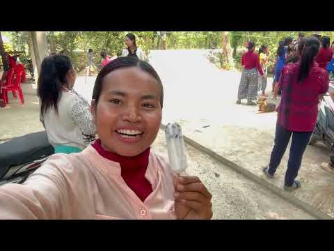 Today, I'm enjoying a traditional Khmer dish, Nom Banh Chok