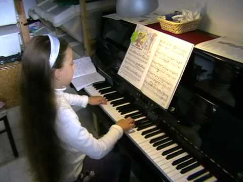 2008-12-07 Alessia plays  Entrano i gladiatori - Julius _Fucik