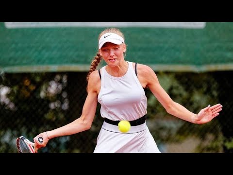 16-year-old Alina Korneeva has been defeated by Nikola Bartunkova in straight sets!