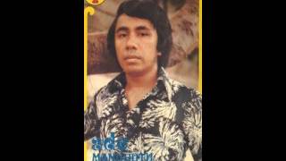 Download lagu Ade Manahutu - Yullie mp3