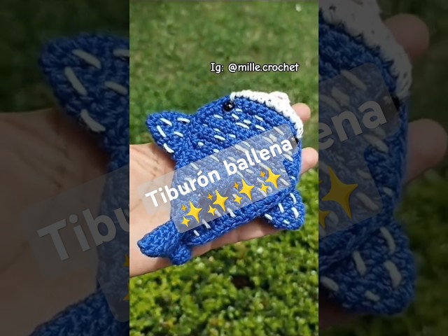 Vídeo relacionado con Giantree 4 bonitos monederos de tiburón ballena, divertidos y prácticos monederos de tiburón de felpa, lindo llavero con cremallera, monedero pequeño bordado en forma de pez para niñas y mujeres
