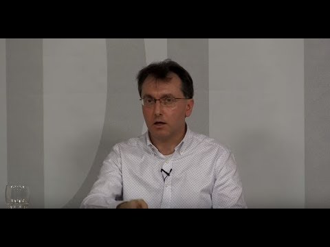 ¿Por qué la literatura rechaza la oralidad y prefiere la escritura?