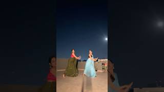 Unse mili nazar, k mere hosh udd gye 🎶 #bollywood #thetwirlingtwins #twins #unsemilinazar