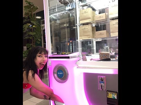 DID SHE WIN A COACH WALLET WITH $10?!?!