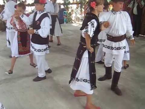 15 Festivalul Cununa Spicului de Grau - Craiesti - Ansamblul de dansuri Urmenis -MVI 4388