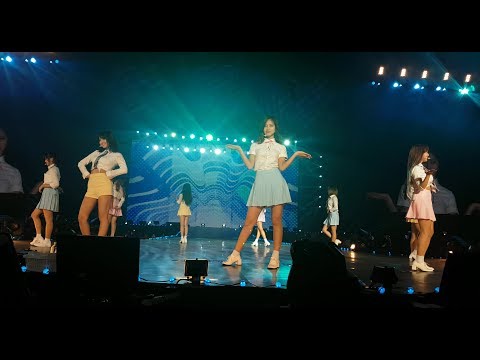 [4K] TWICE (트와이스) - Really Really @ 180617 Twiceland 2 Singapore