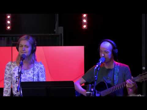 Toutes des putes (avec GiedRé) - La chanson de Frédéric Fromet