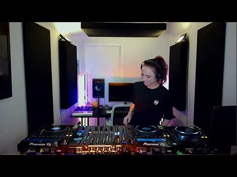 House Grooves – AmyElle Live Twitch Set