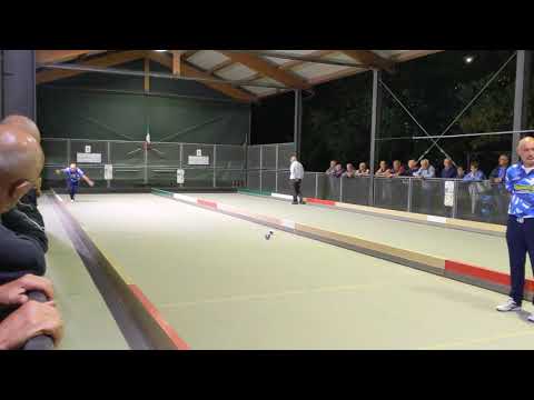 Signorini... Secondo volo alla tavolo nella stessa partita. #bocce #sport #volo #spettacolo