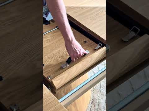 Video Cami - Table &agrave; manger extensible 6 &agrave; 8 personnes ovale en bois