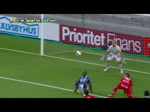 Nära drömmål - Mushekwi cykelsparkar bollen i ribban - TV4 Sport