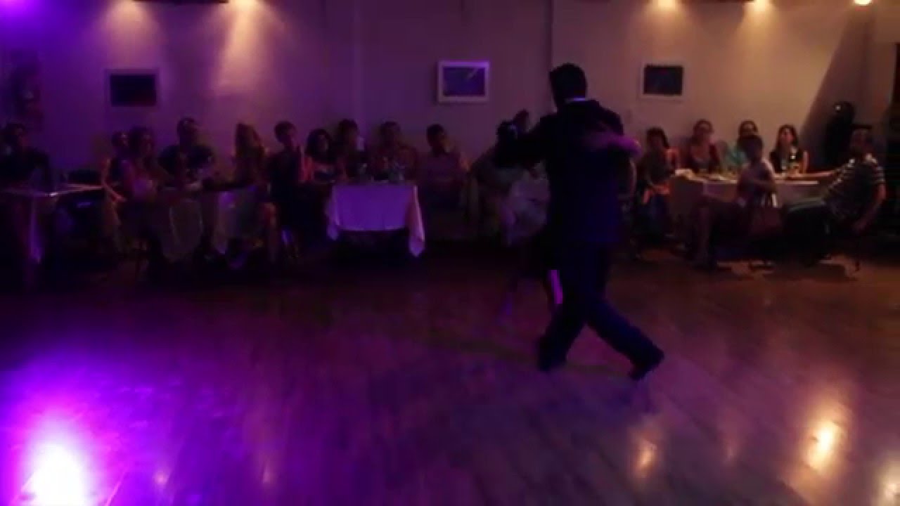 Dos Orillas Práctica de Tango, bailan Carla Mazzolini y Gaspar Godoy(1/4)