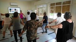 Λίγο τραγούδι και γυμναστική / Singing and exercising