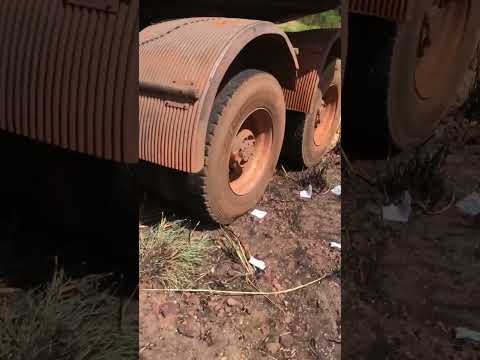 Carreta com sobrepeso: pane interdita rodovia e trava o trânsito