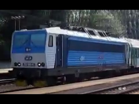 Příjezd a odjezd vlaku R 930 ,,Úpa''