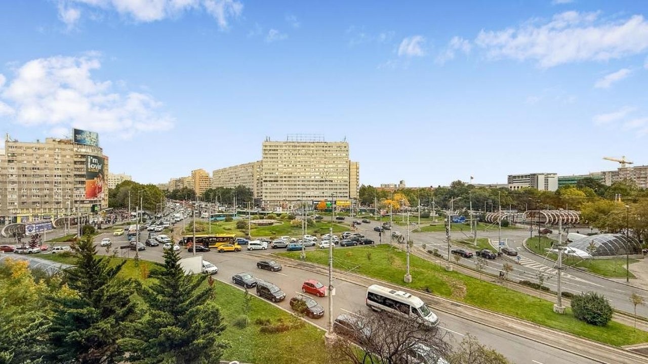 Live webcam view of Obor Square Roundabout & Traffic