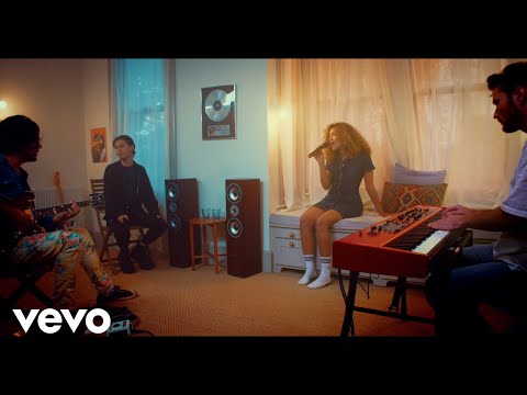 Izzy Bizu - MG (Live Session) ft. Dom McAllister