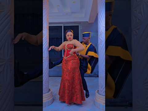 This is how ladies suffering from wedding dress #latestafricaprint #wedding #weddingdress