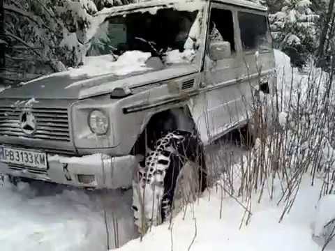 Off Road Mercedes G Class 300 Turbo Diesel in Snow , Make road in the snow