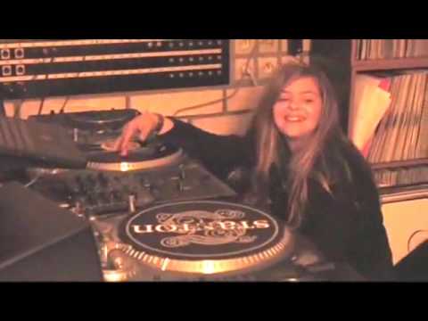 Caroline Costa Recording New Song!