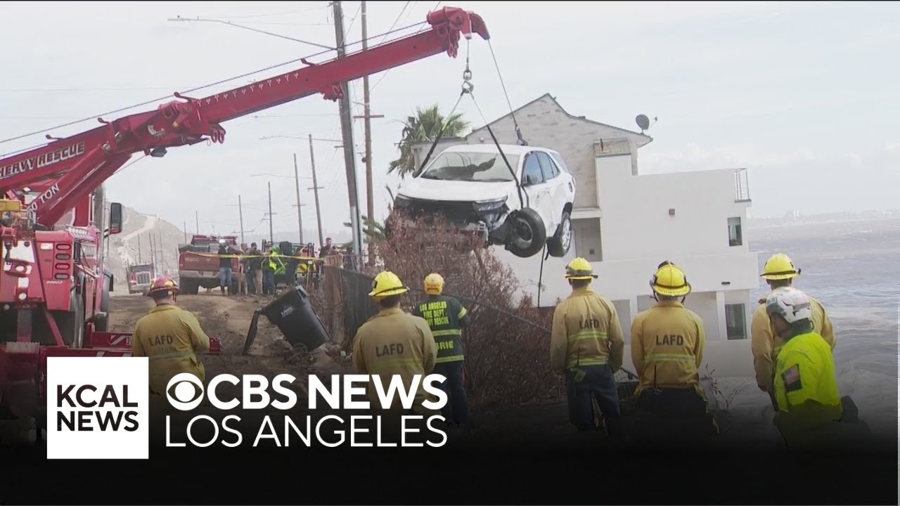 Cleaning up the mud and rain from the Pacific Palisades after the storm