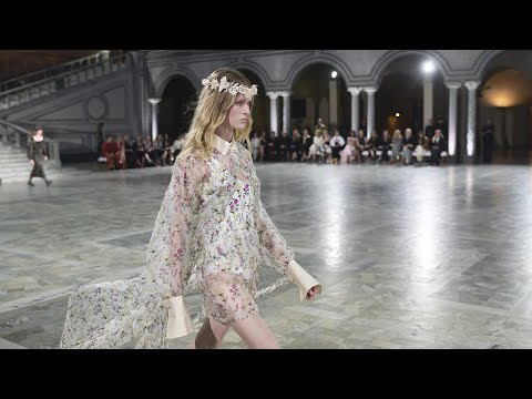 Max Mara | Resort 2024 | Show completo