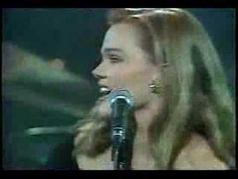 Belinda Carlisle - Heaven Is A Place On Earth (Live '87)