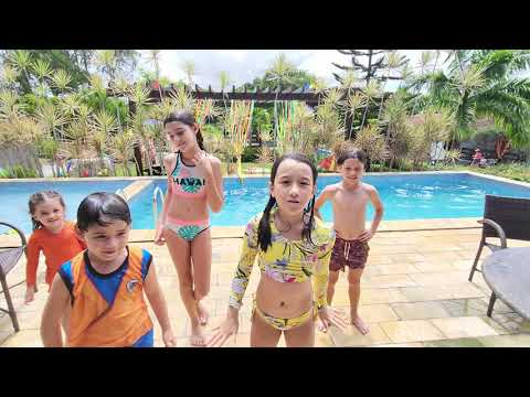 @ranchodosprimos  - Brincadeira da Piscina! Meninas x Meninos! e quem errasse tinha que se molhar!