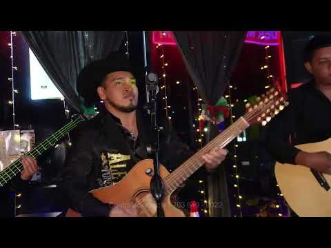 Aleymi funez y sus compás _ Una Cruz De Madera