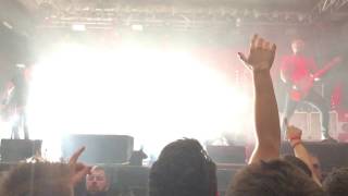 Sum 41 - Chuck Intro + No Reason ( live in Bilbao 2017 )