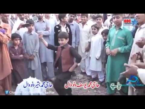 Kameez Teri Kaali amazing Boy Dance Front Of Attaullah khan HD