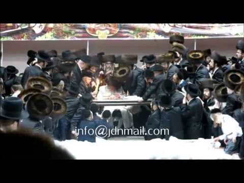 Toldos Avrohom Yitschok Rebbe Motzei Shabbos In Boro Park - Sivan 5774