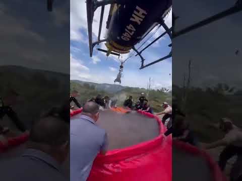 Helicóptero apagando incendios en Topaipi