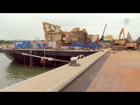 Auto's gezonken Baltic Ace vermalen tot schroot