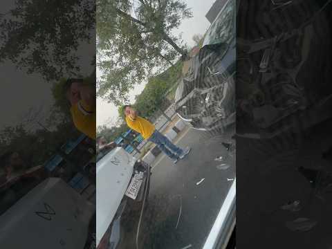 Deepak 🤣 #mahindra #xev9e Vs #mg #astor #buildquality #mahindracars #mgastor #nazar #delhiaccident