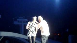 No Doubt - Indy - Fan Onstage