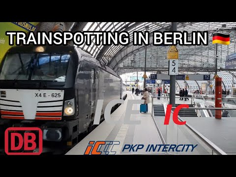 Trainspotting in Berlin Hauptbahnhof (4k)