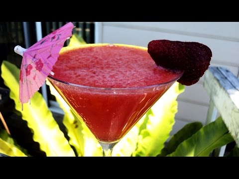 STRAWBERRY DELIGHT COCKTAIL