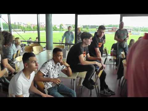 28 mei 2016 VV De Meern A2 kampioen - Toespraak jeugdvoorzitter Han, bloemen en medailles