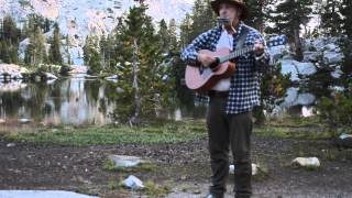 Mark Jacobs sings Suitcase in my Hand in the Sierras