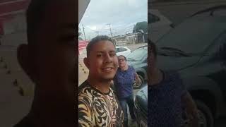 Motoboy filma caso de racismo em estacionamento de farmácia em Rio Branco: ‘bando de nêgo macaco’