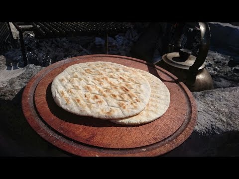 Receta de parrilla: tortilla santiagueña y espárragos envueltos