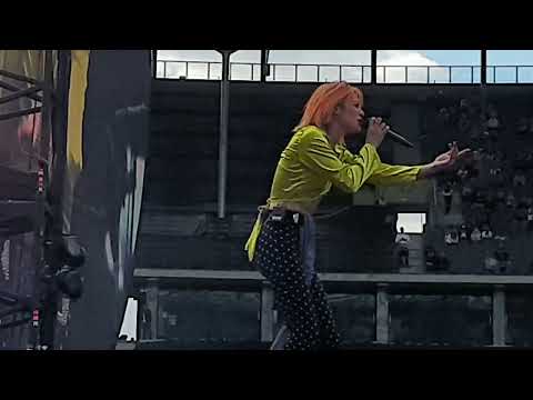 Alli Neumann „Zeit steht“ LIVE Berlin Olympiastadion 10.07.2022