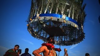 preview picture of video 'Thaipusam 2013 at Batu Caves - Dancing With Kavadis'