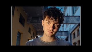 Alessandro Casillo torna con Ancora qui: la nostra intervista