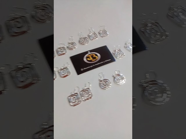 Vídeo relacionado con JinYu Juego de 4 aretes de anime, aretes de cómic para cosplay, accesorios de joyería, regalos para hombres y mujeres, aretes colgantes de resina, Plata