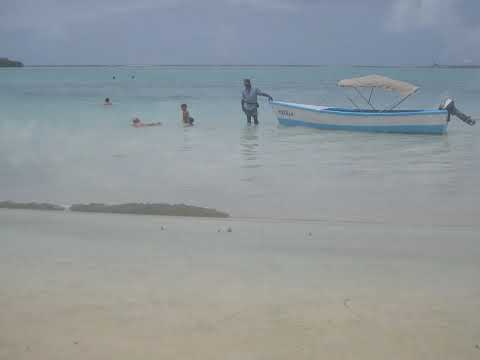 La playa más popular de Quisqueya es Boca Chica con sus llanikeke, pecao frito y la matica.